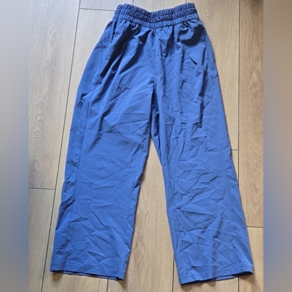 Lululemon Ease Back in Crop Athleisure Yoga Workout Pants size 2